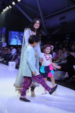 Kids walk the ramp for Payal Singhal Show at Kids Fashion Week day 3 on 19th Jan 2012 (51).JPG